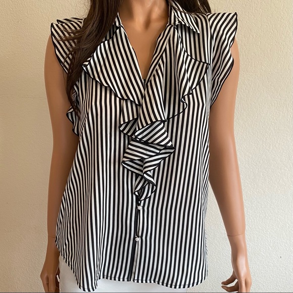 Karl Lagerfeld Oversized Ruffle Top with Cap Sleeves Size Small - Picture 4 of 15